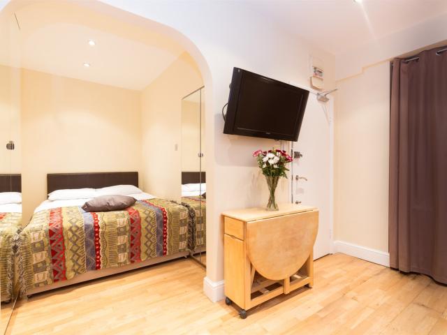apartment in Clanricarde Gardens, W2