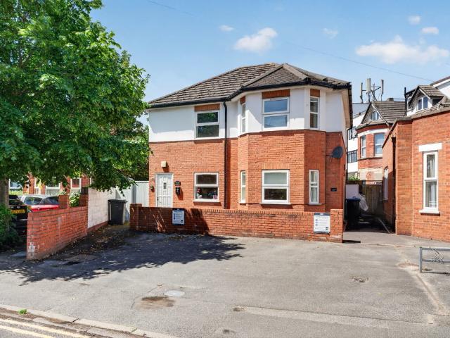 apartment in Crabton Close Road, Bournemouth, BH5 1HL