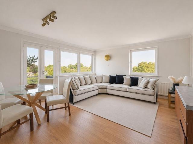 apartment in Craigmore Tower, Guildford Road