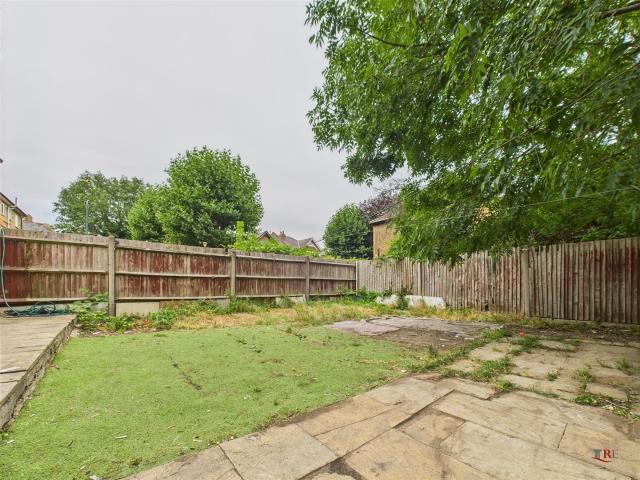 apartment in Craven Park, London, NW10 8QL