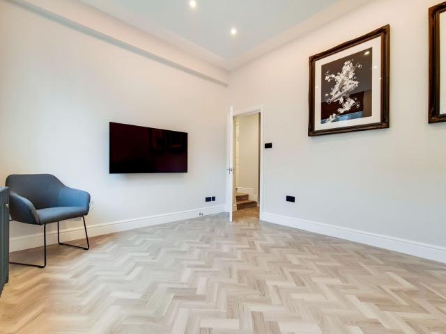 apartment in Creechurch Lane