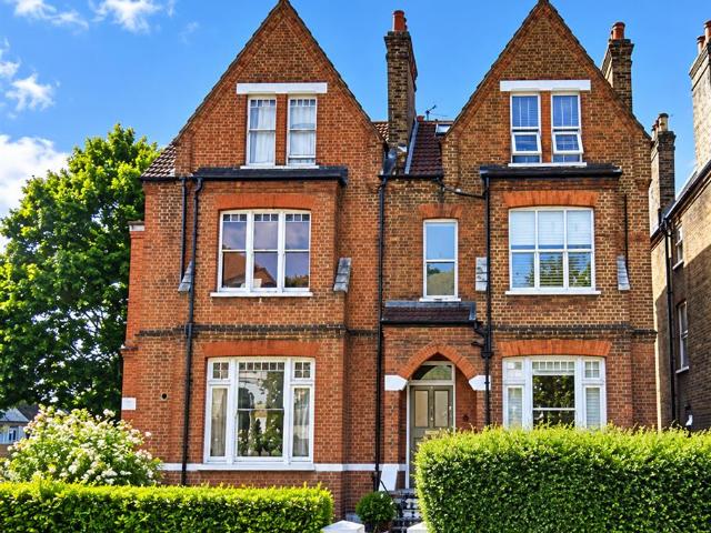 Apartment In Croydon Road, Penge, London Se20
