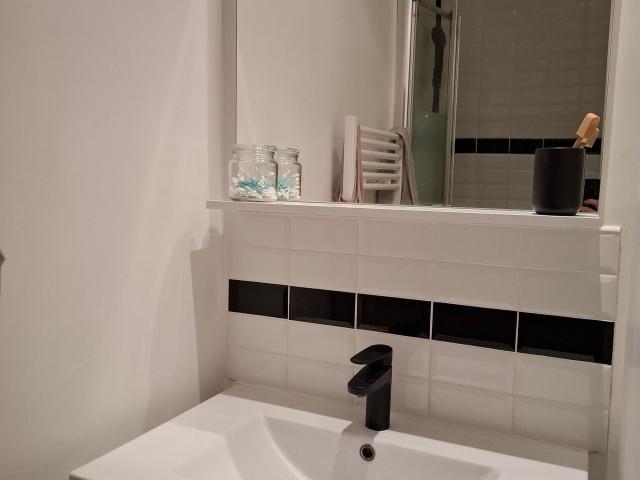 Apartment in a Haussmann building 1 Living room & 1 Bedroom Absolutely quiet and safe proximity to transport prestigious 9ᵉ arrondissement, Paris Amsterdam Apartments for Rent