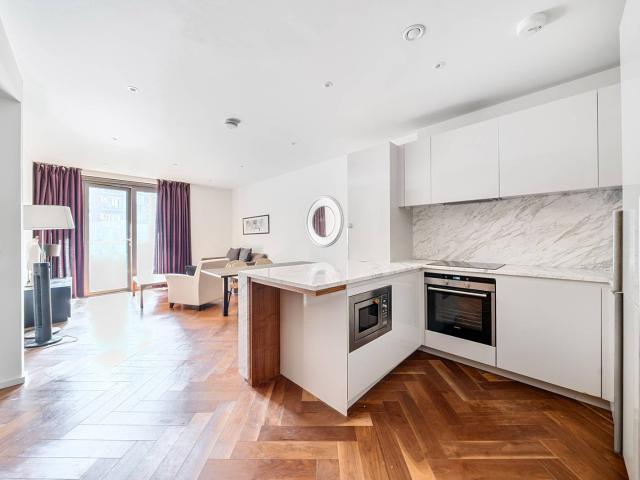 apartment in Ambassador Building, SW11