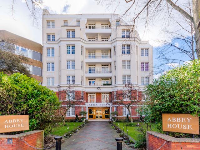 apartment in Abbey Road
