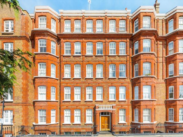 apartment in Abingdon Mansions, Kensington, W8