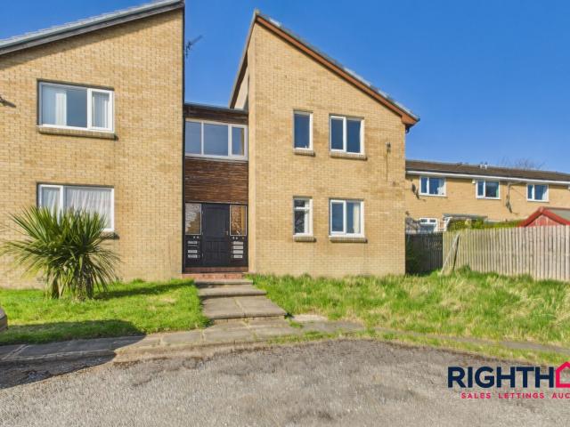 apartment in Acaster Drive, Low Moor, BD12