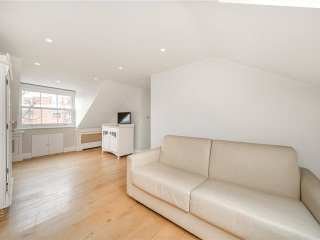 apartment in Addison Road, Holland Park, W14