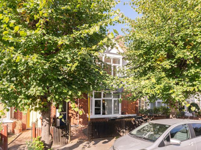 apartment in Albert Road