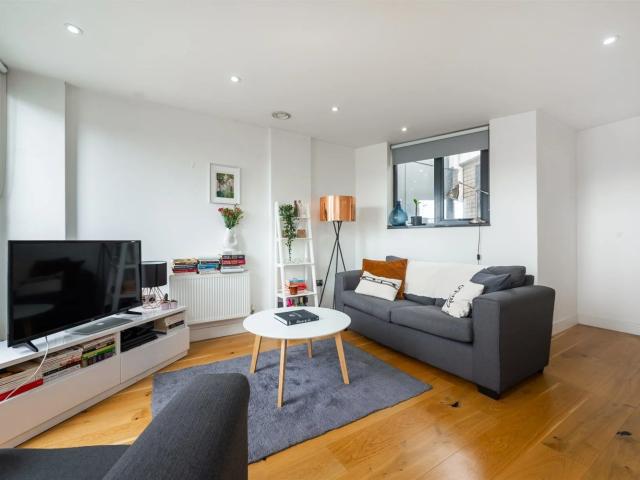 apartment in Alpha House, E8 2FE