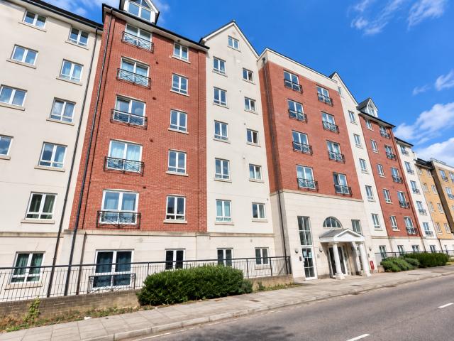 apartment in Alpha House, NN1