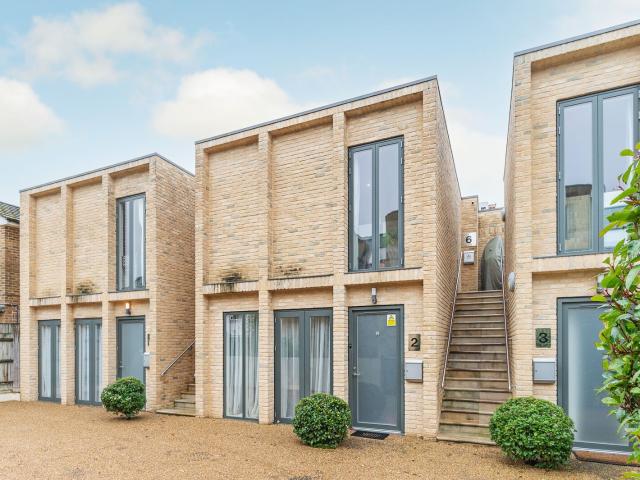 apartment in Applegarth Court, Heath Road, Thornton Heath, CR7