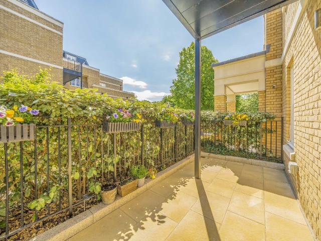apartment in Atkinson Close, West Wimbledon, SW20