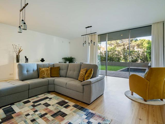Apartment in Avenida Nossa Senhora do Rosario, Cascais for 166 m² with 1 bedroom