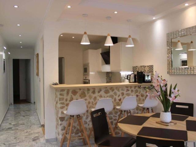 Apartment in Avenue Henry Dunant, Nice for 73 m² with 3 bedrooms
