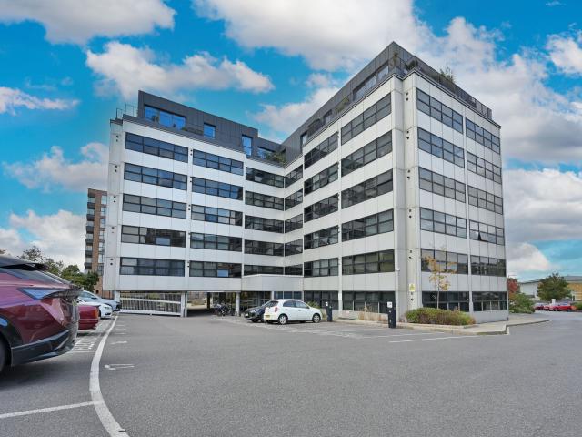 apartment in Bovis House, HA2