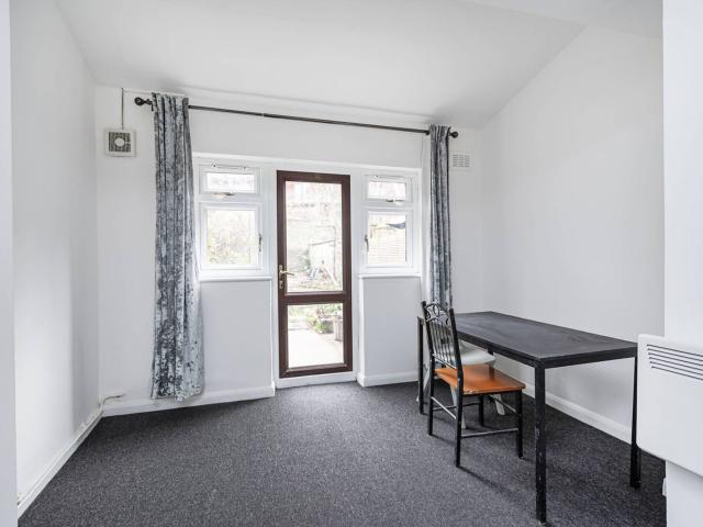 apartment in Bodney Road