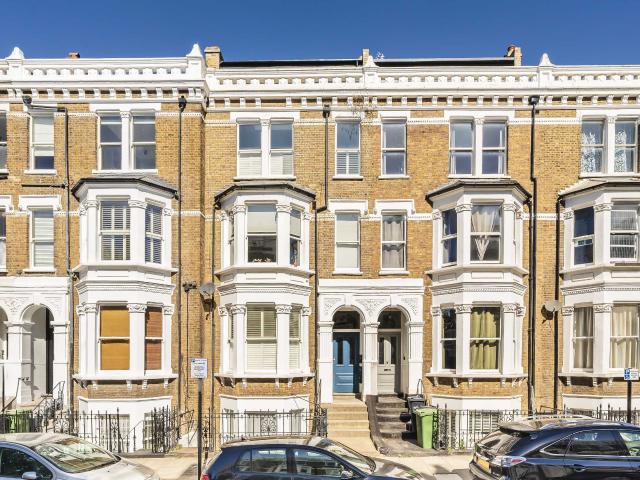 apartment in Bolingbroke Road,, W14