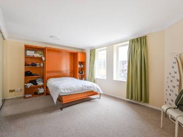 apartment in Back Church Lane