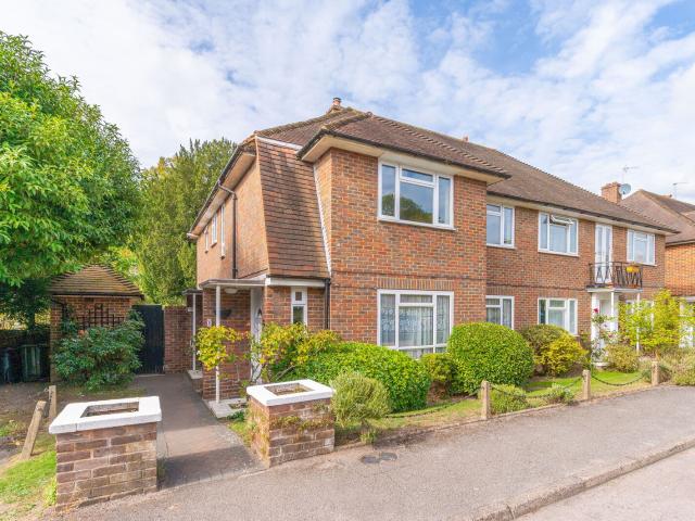 apartment in Basildon Close