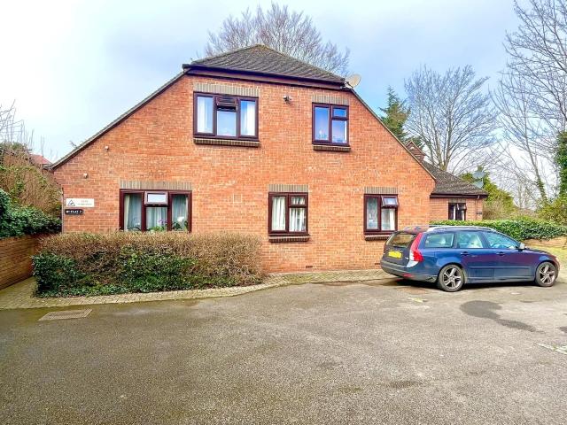 apartment in Beauchamp Lane Cowley