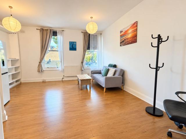 apartment in Bird in Bush Road, London, SE15