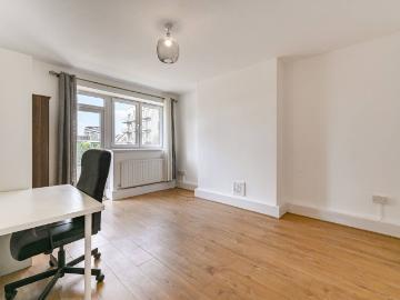 apartment in Blackwall Lane