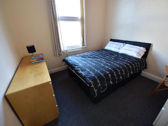 apartment in Blenheim Terrace, University