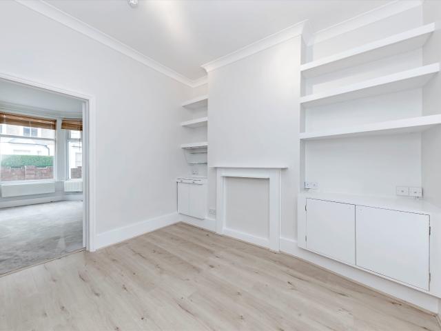 apartment in Brackenbury Road,, W6