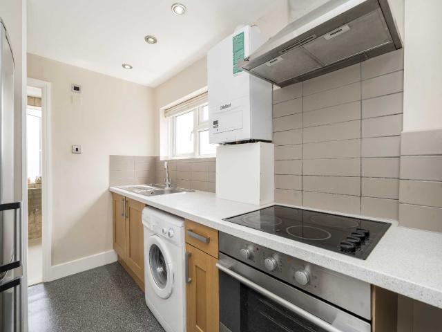 apartment in Brackenbury Road,, W6