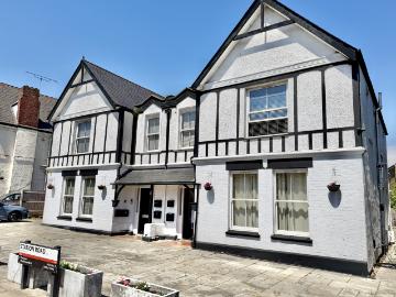 apartment in Bridport Housing, Winchmore Hill, N21