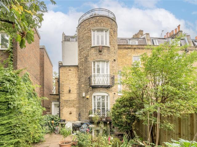 apartment in Brixton Road, London, SW9