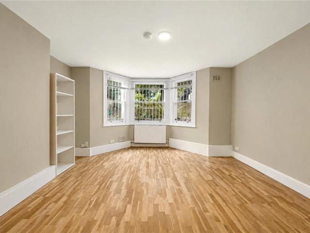 apartment in Brondesbury Road Kilburn, NW6