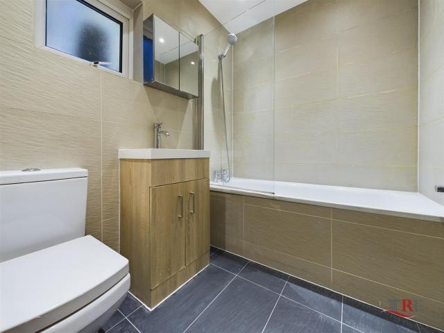 apartment in Brownlow Road, London, Middlesex, NW10 9QN