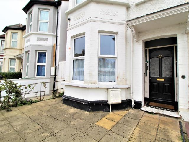 apartment in Broughton Road, Thornton Heath