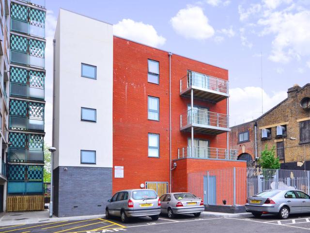 apartment in Burdett Road