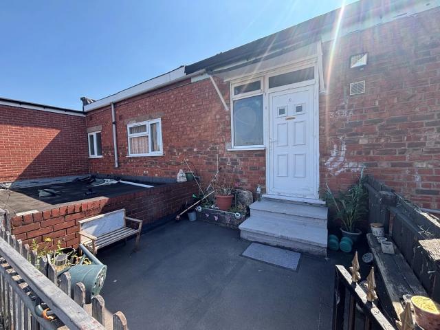 apartment in Bushbury Lane WV10