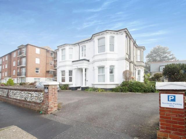 apartment in Byron Road, Worthing, BN11 3HN