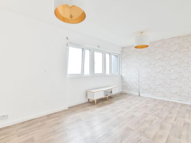apartment in Golborne Gardens, W10