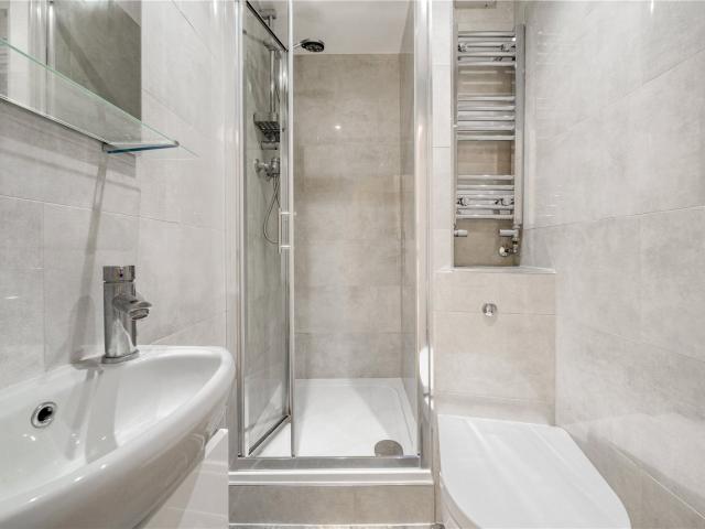 apartment in Goldhawk Road,, W12