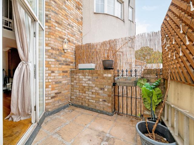 apartment in Gallery Court, London, SW10