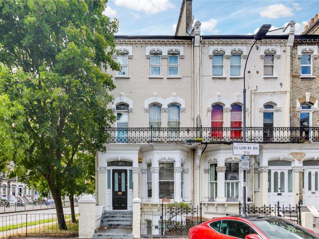 apartment in Glazbury Road,, W14