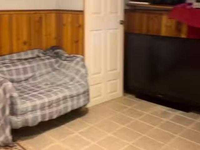 Apartment in Glen Oaks