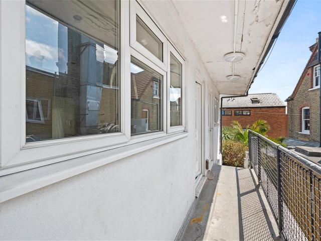 apartment in Gleneldon Road, Streatham, SW16