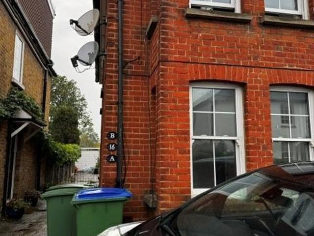 apartment in Green Lane, Hersham, Walton on Thames, KT12 5HD