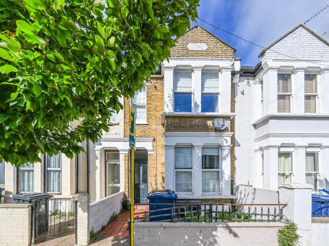 apartment in Ground Floor Flat