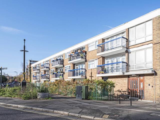 apartment in Daubeney Road