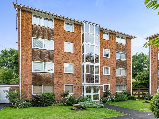 apartment in Dell Farm Road