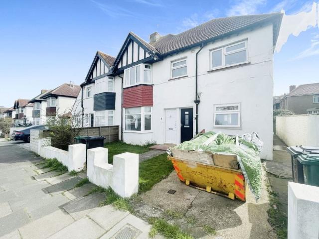 apartment in Derek Avenue, Hove, BN3 4PE