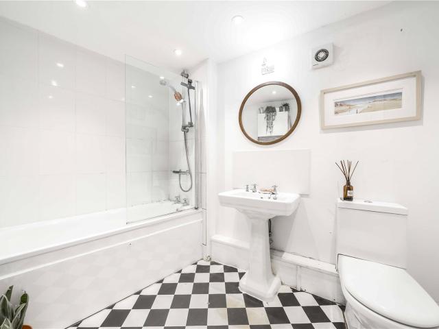 apartment in Drakefell Road, Brockley, SE14